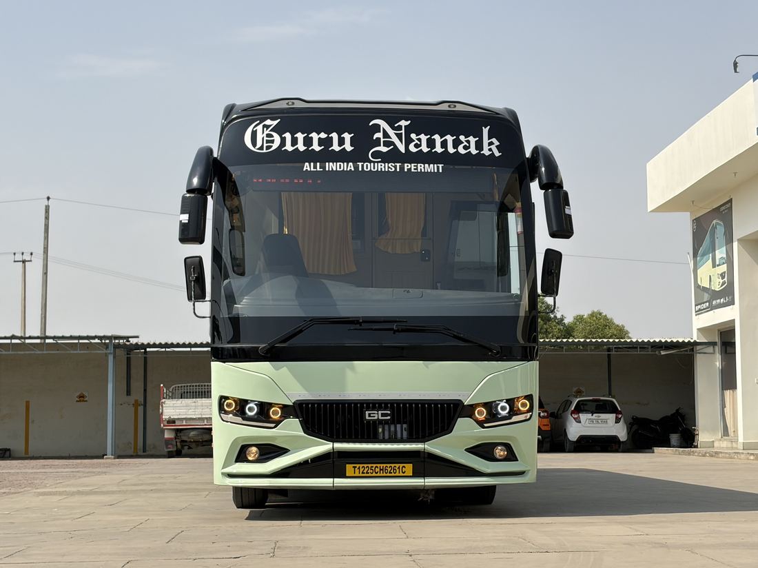 Gobind Coach Spider, front view